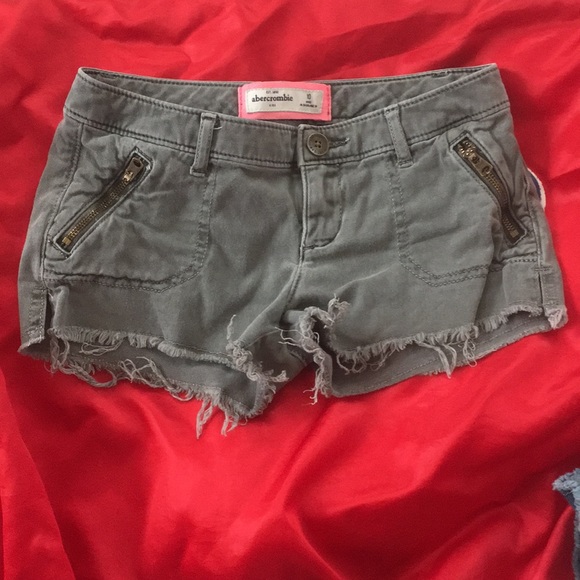 🇺🇸(Justice & Abercrombie) Lot of three shorts - Picture 3 of 4